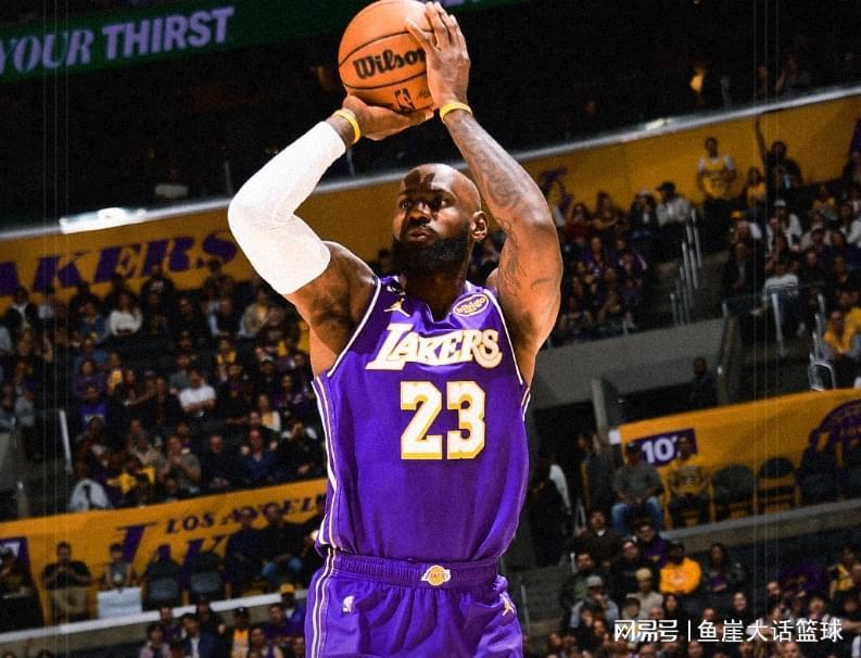 赛事直播-逆转！恩比德35+7东契奇伤退，里夫斯35+6立功，老詹险拿尴尬三双